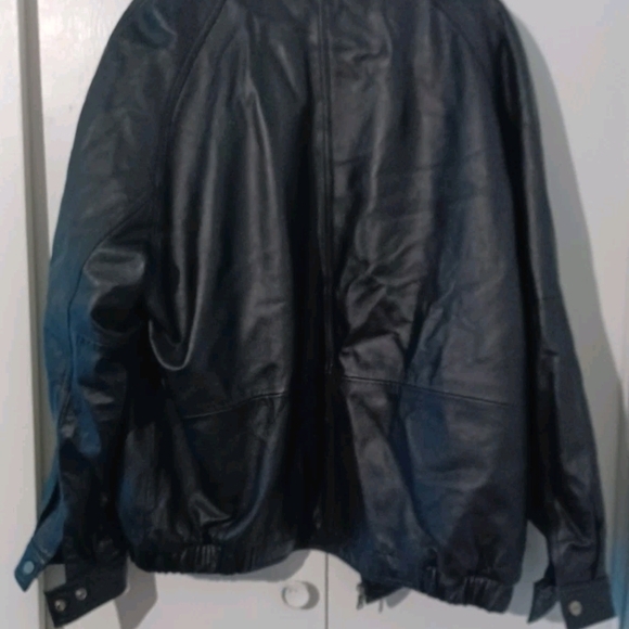 Bill Blass Black Leather Bomber Jacket - Picture 2 of 3